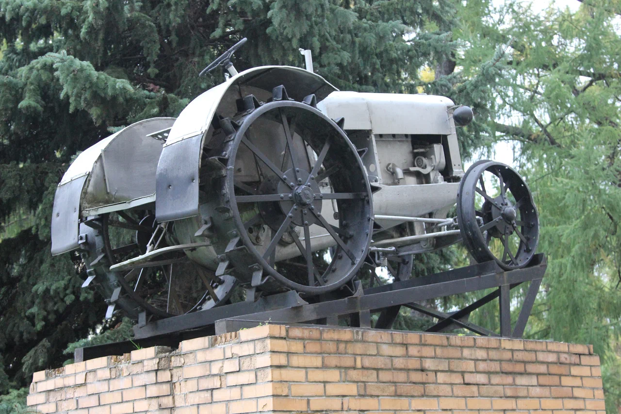Монумент Слава Труженикам Села - 4