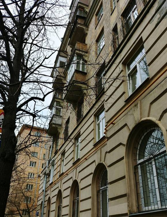 Мемориальная доска В.В. Карпову - 3