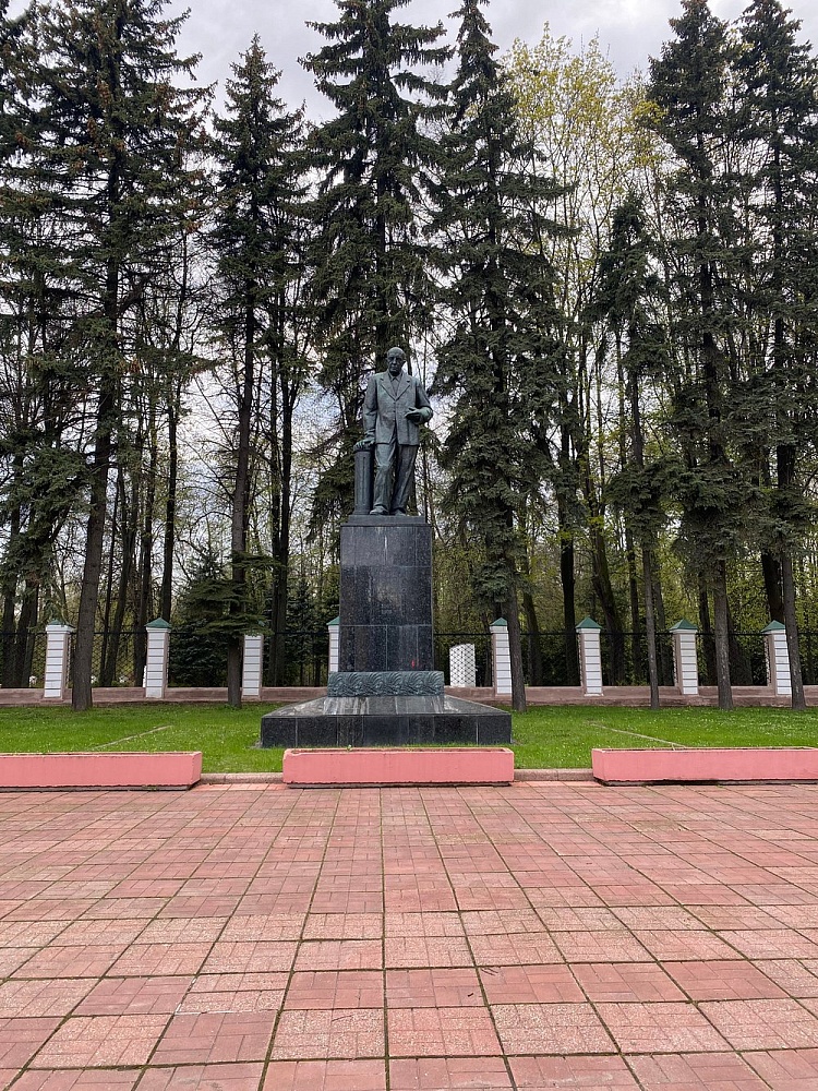 Памятник В.Р. Вильямсу - 2