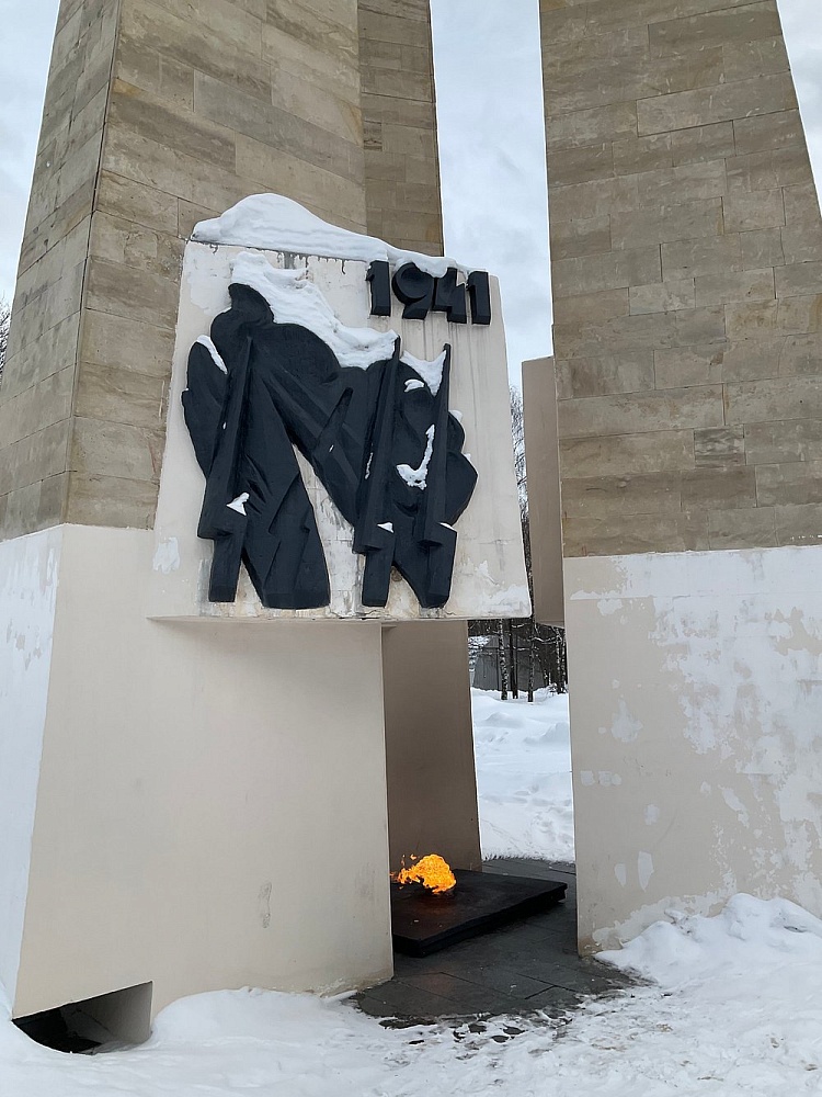 Обелиск в Память о Павших Студентах и Преподавателях МГУ в ВОВ - 2