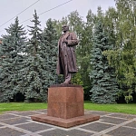 Памятник Ленину Лиственничная аллея - 3