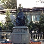 Памятник Низами Гянджеви - 3