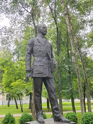 Памятник Н. И. Вавилову