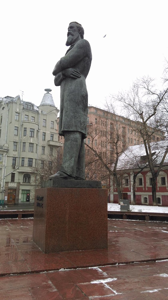 Памятник Фридриху Энгельсу - 1