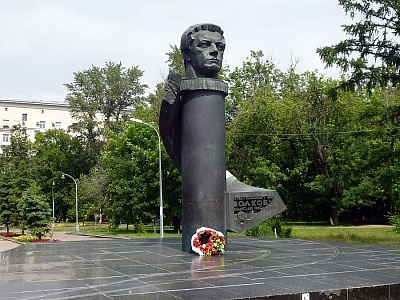 Памятник-бюст В. Н. Волкову