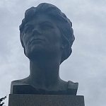 Памятник-бюст Терешковой - 5