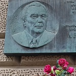 Мемориальная доска Л.И. Брежневу - 5