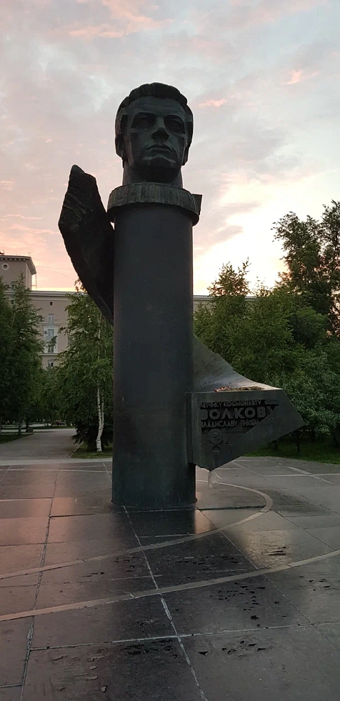 Памятник-бюст В. Н. Волкову - 3