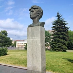 Памятник-бюст Терешковой - 1
