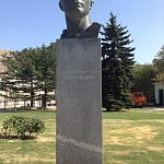 Памятник-бюст Гагарину - 2