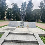 Памятник летчикам полка Нормандия-Неман - 7