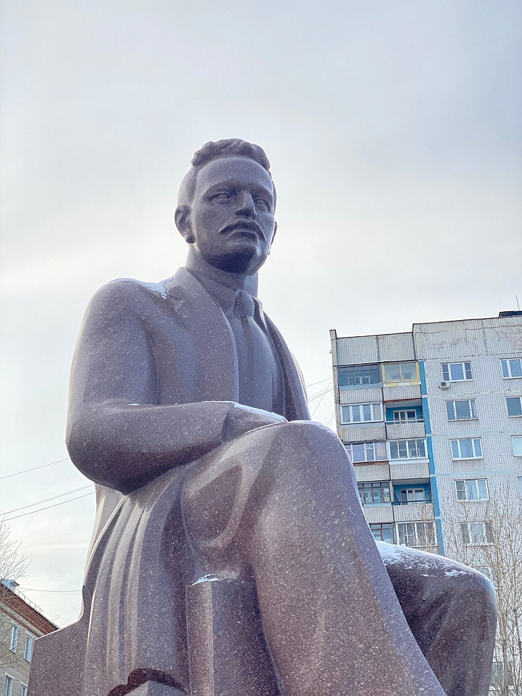 Памятник Михаил Шолохову Волжский бульвар - 5