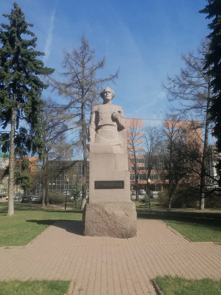 Памятник Куйбышеву В.В. - 2