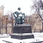 Памятник А.Н.Толстому - 2