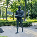 Памятник Льву Яшину в Лужниках - 6