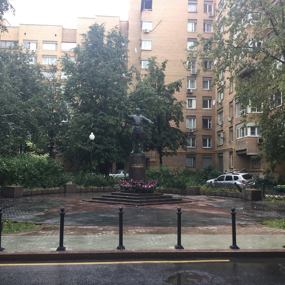 Памятник А.В. Александрову - 7