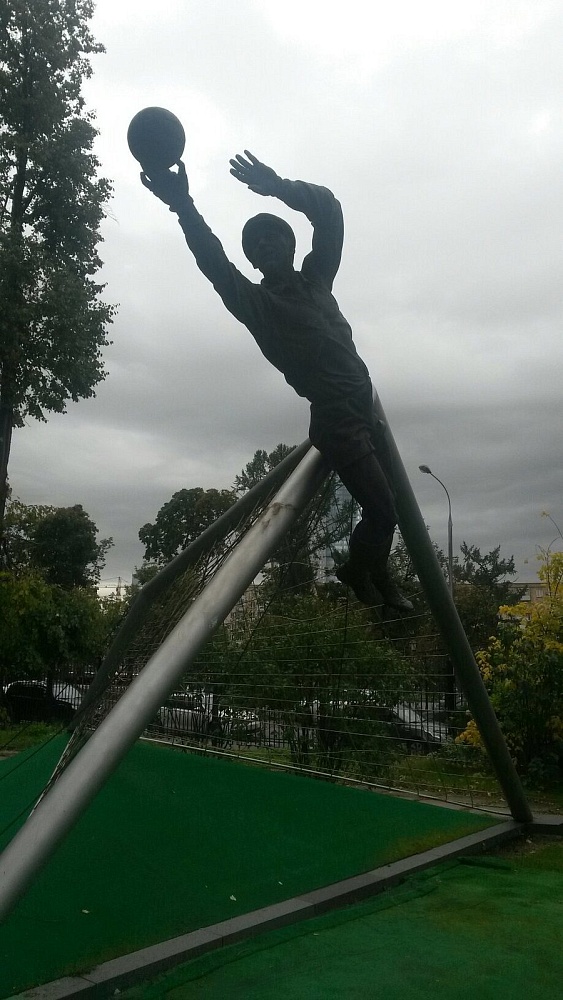 Памятник Льву Яшину на Динамо - 3