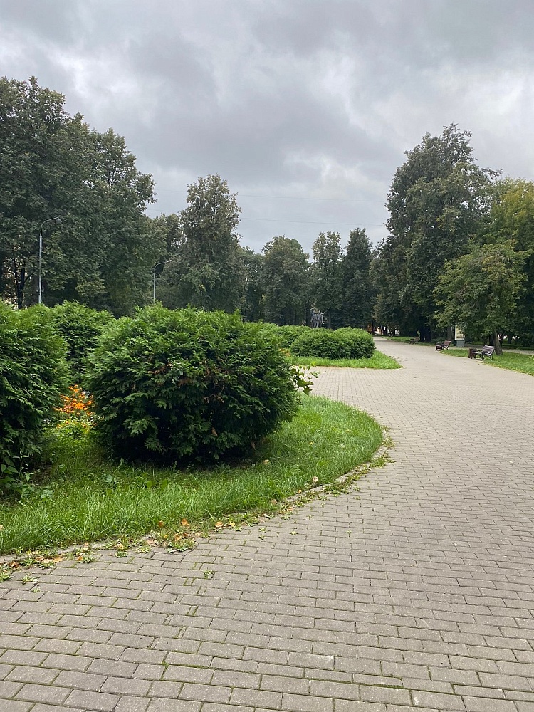 Памятник летчикам полка Нормандия-Неман - 3