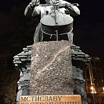 Памятник Мстиславу Ростроповичу - 9