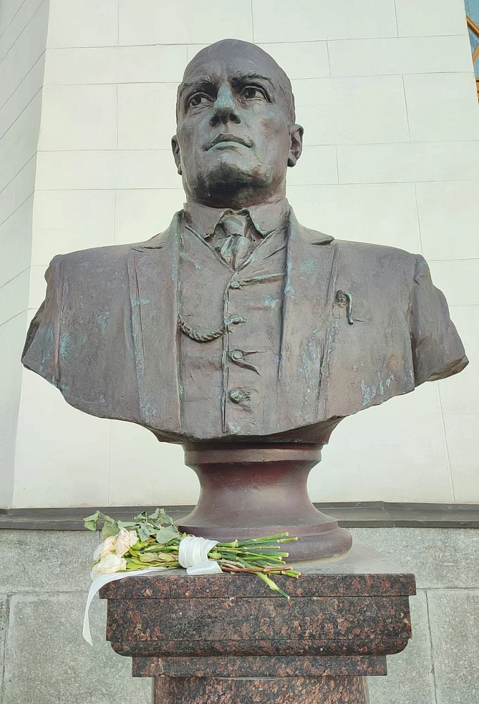 Памятник А.В.Щусеву - 2
