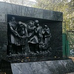 Памятник преподавателям, студентам и сотрудникам МЭИС - 5