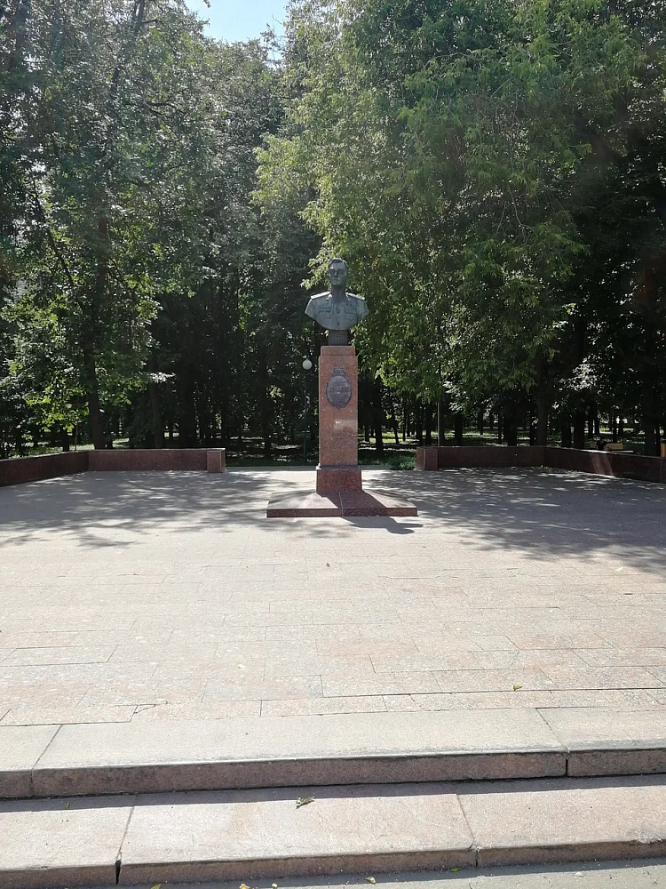 Памятник-бюст авиаконструктору Яковлеву - 4