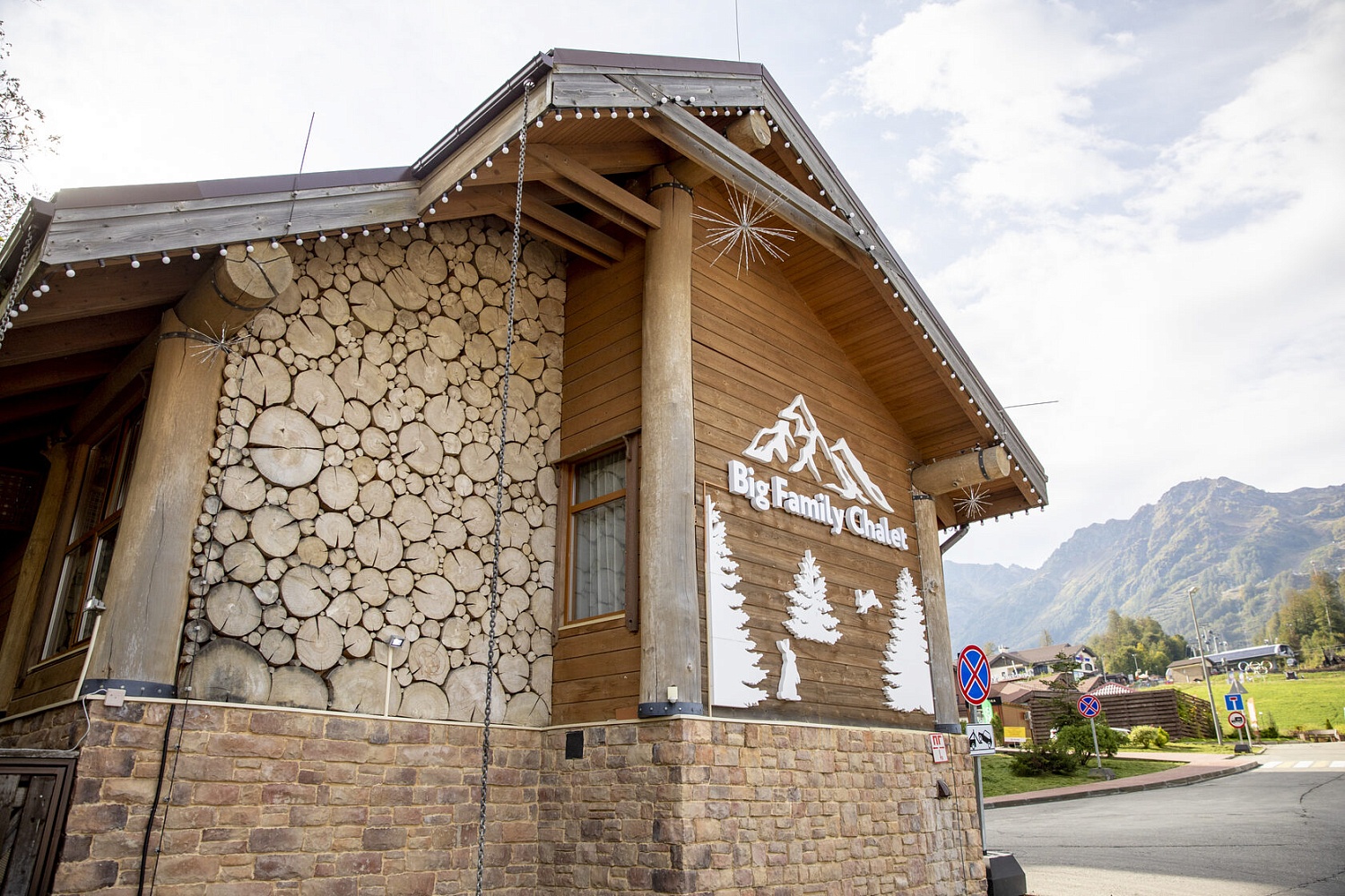 Шале Big Family Chalet with Jacuzzi - 1