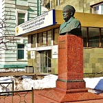 Памятник Б.В. Петровскому - 2