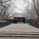 Памятник преподавателям, студентам и сотрудникам МЭИС - 2