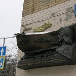 Мемориальная доска летчику Н.В.Челнокову - 2