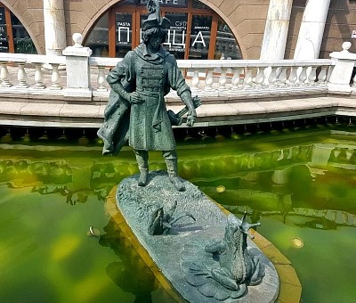 Жанровая Скульптура Иван-Царевич и Царевна-Лягушка