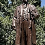 Памятник Ленину Лиственничная аллея - 1