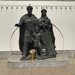 Памятник святым Евдокии Московской и Дмитрию Донскому с детьми - 2