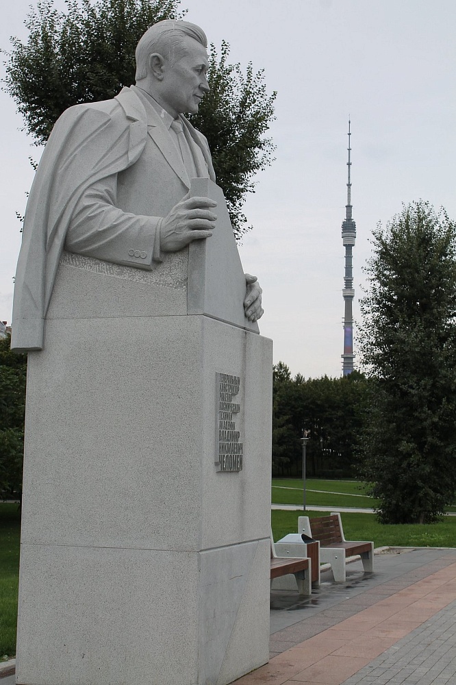 Памятник В.Н.Челомею - 5