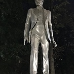 Памятник Муслиму Магомаеву - 5