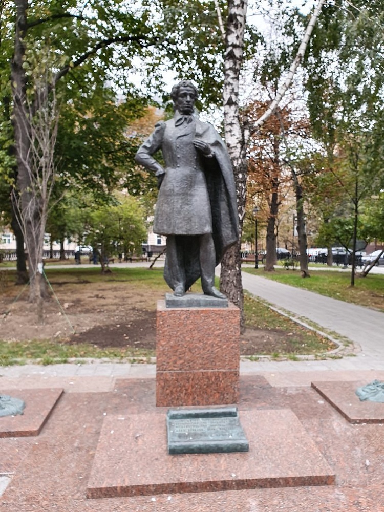 Памятник А.С.Пушкину Спасопесковская площадь - 7