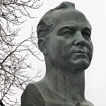 Алексей Архипович Леонов памятник - 9