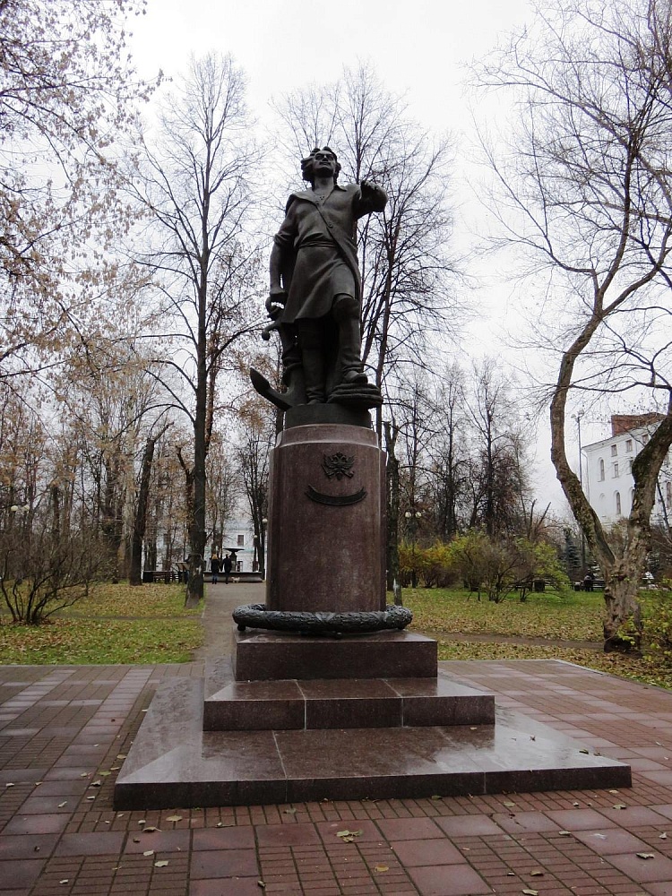 Памятник Петру I на Первомайской - 1