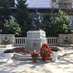 Памятник Низами Гянджеви - 4