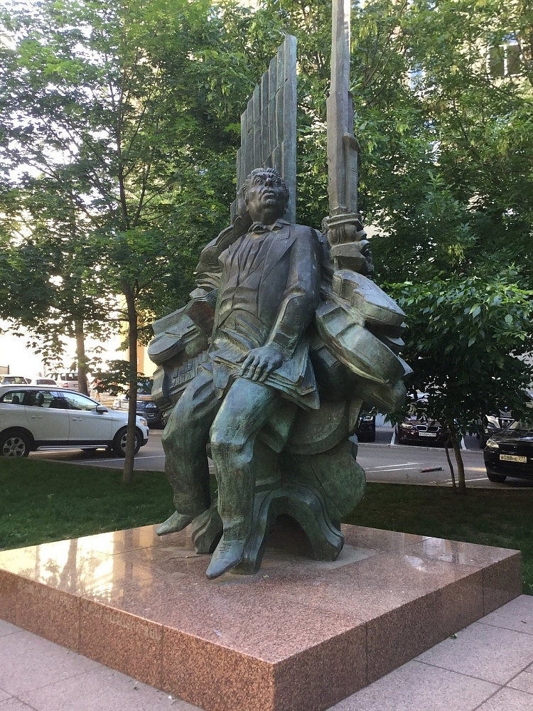 Памятник Араму Хачатуряну - 7