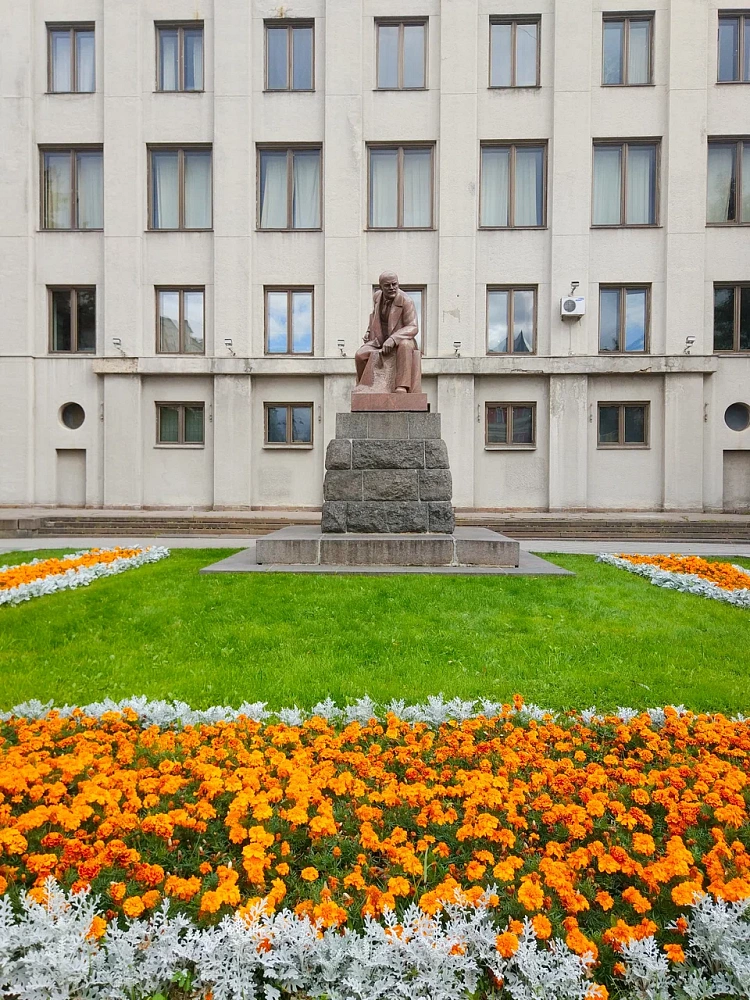 Памятник Ленину на Тверской площади - 5