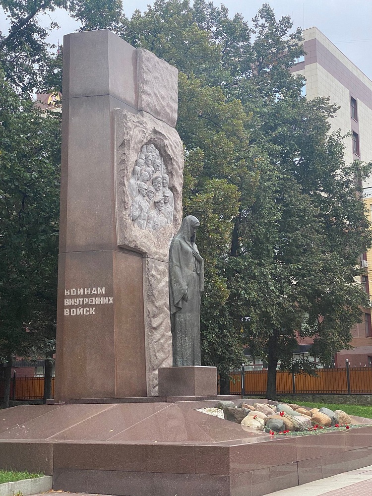 Памятник воинам внутренних войск - 3