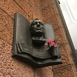 Памятная доска К.И. Чуковскому - 7