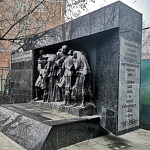 Памятник преподавателям, студентам и сотрудникам МЭИС - 1