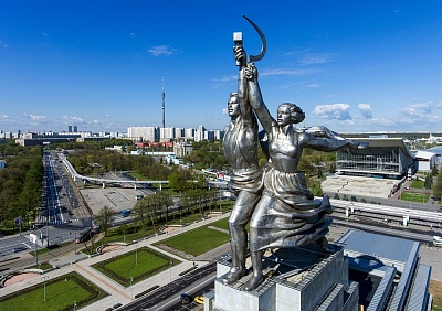 Рабочий и колхозница