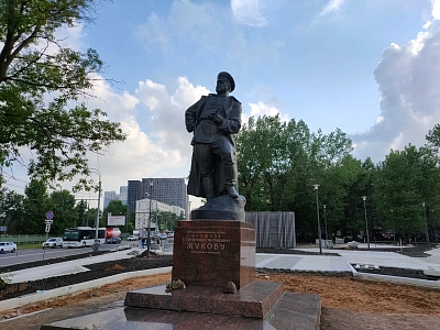 Статуя маршала Жукова