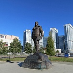 Памятник лётчику Михаилу Водопьянову - 1