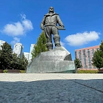 Памятник лётчику Михаилу Водопьянову - 5