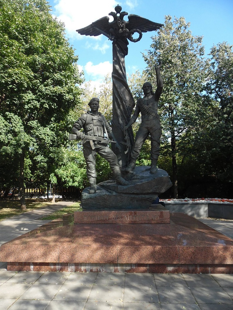 Памятник воинам-десантникам - 4
