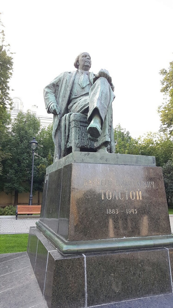 Памятник А.Н.Толстому - 7